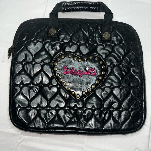 Betseyville Black Heart Laptop Zip Around Bag - Picture 1 of 12